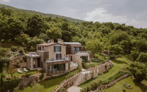 FAVAI HILLS your secret hideaway